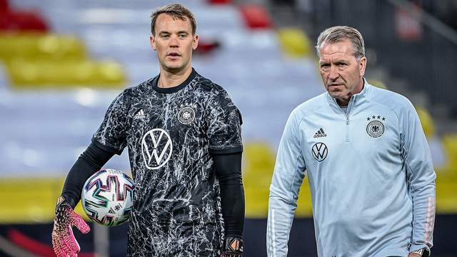 球迷们将目 球迷们将目