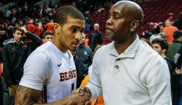 确地将球交 确地将球交